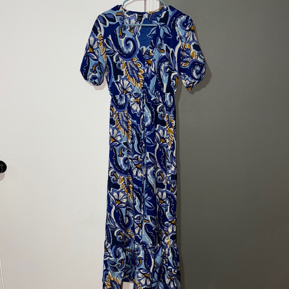 Elegant Blue Paisley Maxi Dress
